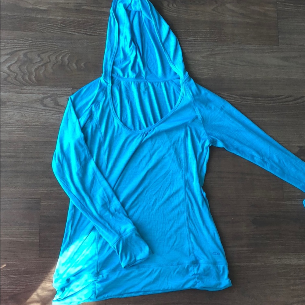 Hooded workout long sleeve